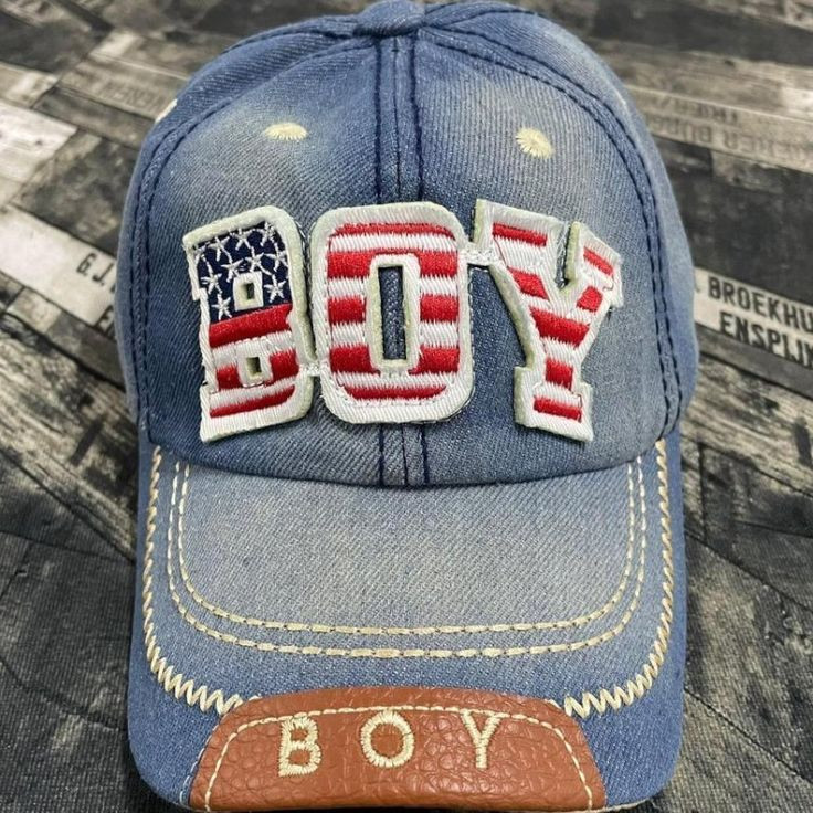 Casquette enfant en jean bleu avec inscription "BOY"