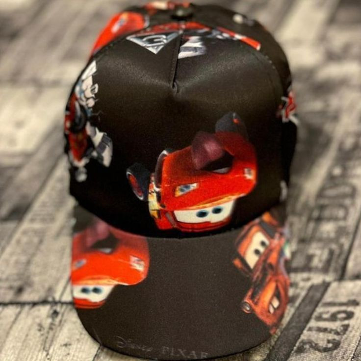 Casquette enfant noire avec motif Cars de Pixar