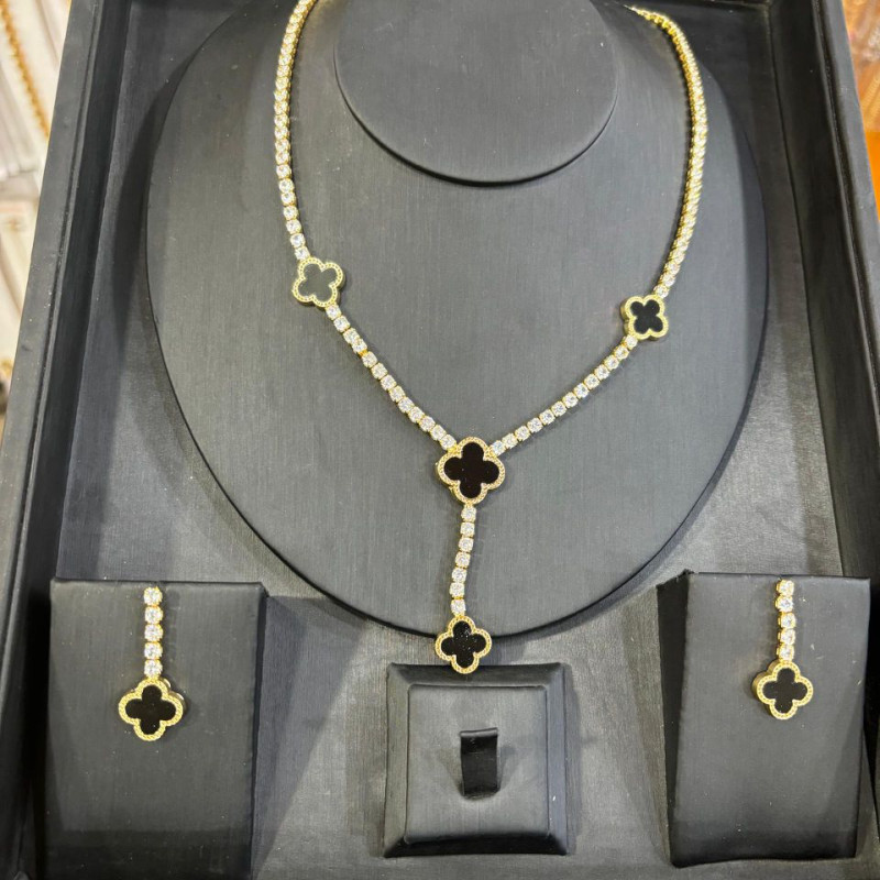Parure collier et boucles d'oreilles trèfle noir doré