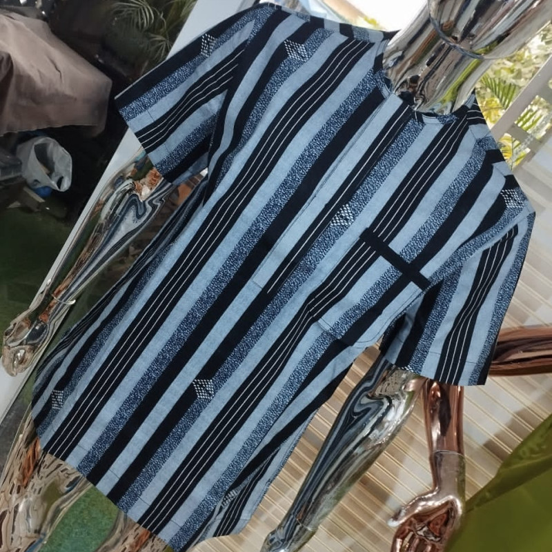 Chemise faite avec des tissus africains