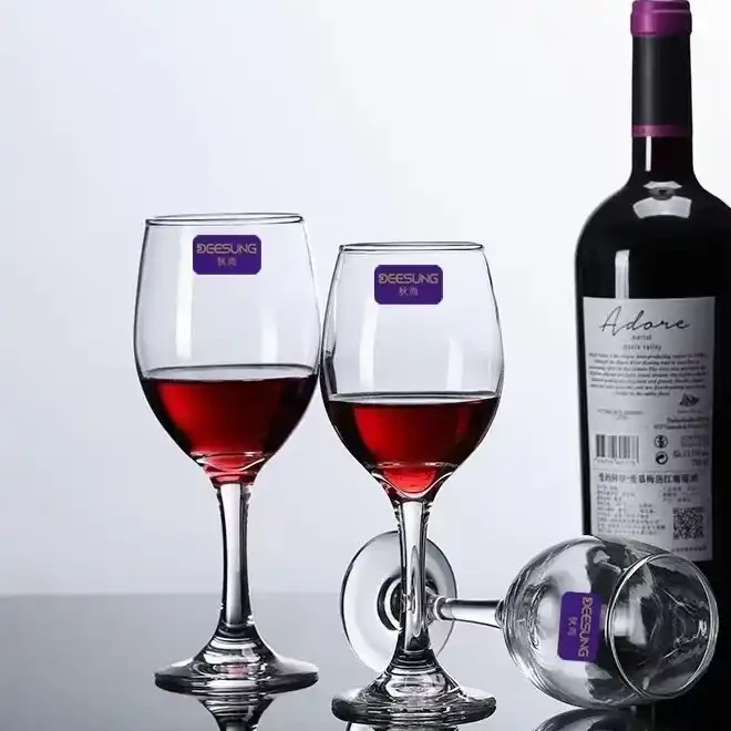 Verre à vin transparente