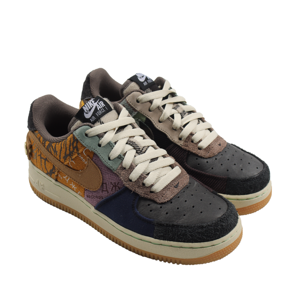 BASKETS TRAVIS SCOTT X NIKE AIR FORCE 1 LOW MULTICOLORE