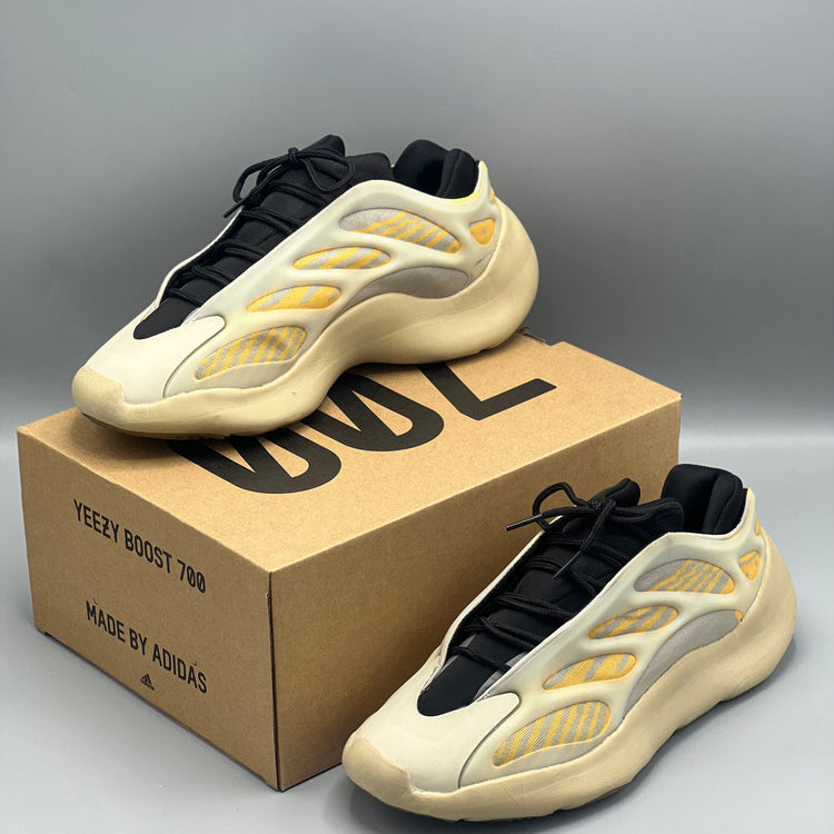 Adidas yeezy 700 v3
