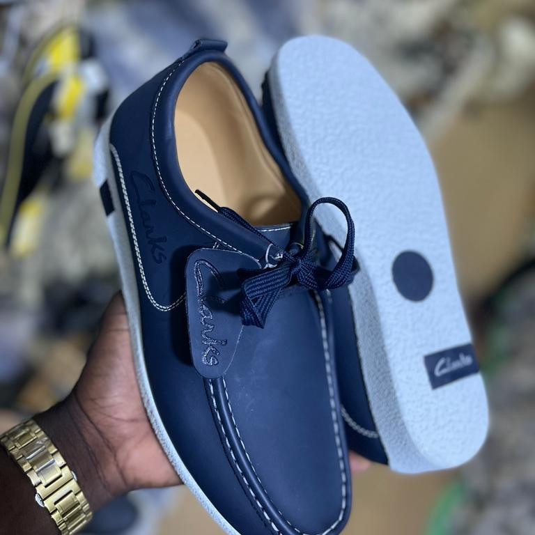Des chaussures en cuir