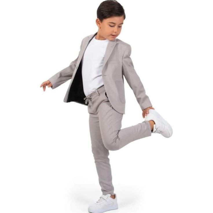 Ensemble garçon gris élégant : veste, pantalon et t-shirt