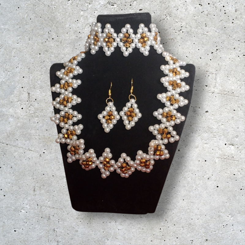 Ensemble de colliers, bracelet et boucle